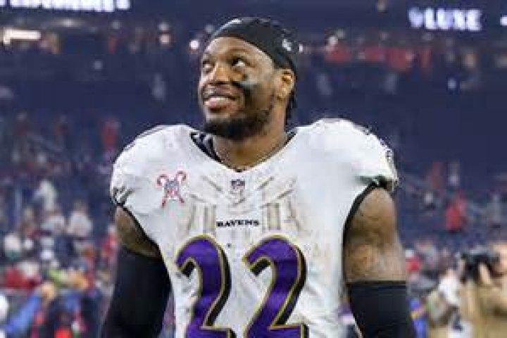How Tall is Derrick Henry? Exploring the Height and Impact of an NFL Superstar
