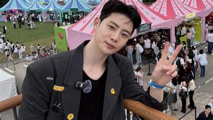 Lee Jonguk: A Journey Through Talent and Charisma