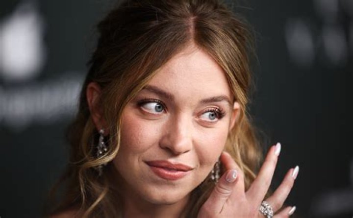 Sydney Sweeney Images: A Comprehensive Look at the Rising Star